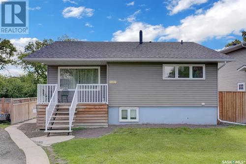 1327 6Th Avenue Nw, Moose Jaw, SK - Outdoor