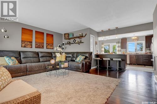 1327 6Th Avenue Nw, Moose Jaw, SK - Indoor Photo Showing Living Room