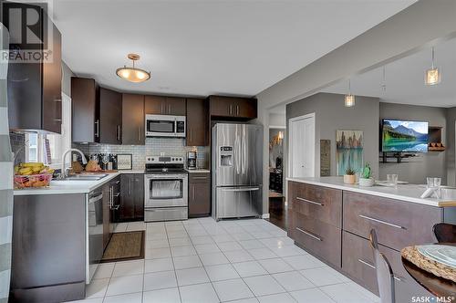 1327 6Th Avenue Nw, Moose Jaw, SK - Indoor Photo Showing Kitchen