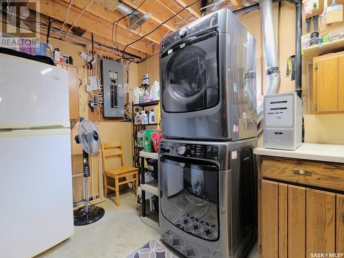 813 Ridpath Road, Rosetown, SK - Indoor Photo Showing Laundry Room