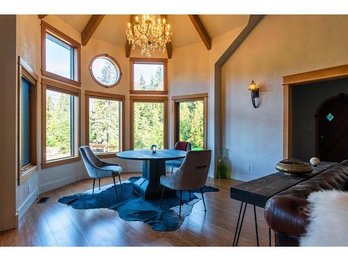 8751 Highway 6, Silverton, BC - Indoor Photo Showing Dining Room