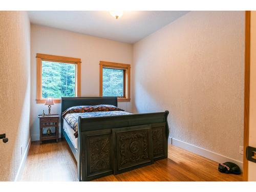 8751 Highway 6, Silverton, BC - Indoor Photo Showing Bedroom