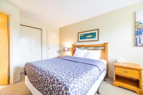 300 - 4559 Timberline Crescent, Fernie, BC - Indoor Photo Showing Bedroom