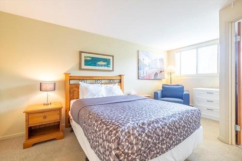 300 - 4559 Timberline Crescent, Fernie, BC - Indoor Photo Showing Bedroom