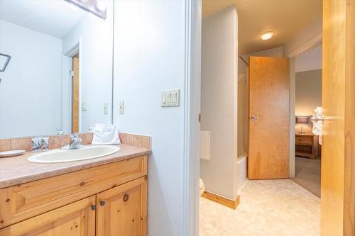 300 - 4559 Timberline Crescent, Fernie, BC - Indoor Photo Showing Bathroom