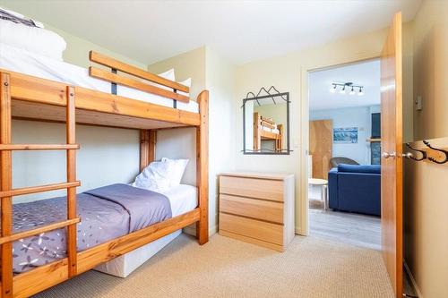 300 - 4559 Timberline Crescent, Fernie, BC - Indoor Photo Showing Bedroom