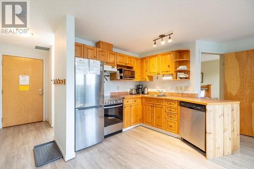 4559 Timberline Crescent Unit# 300, Fernie, BC - Indoor Photo Showing Kitchen With Stainless Steel Kitchen