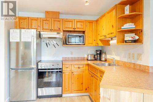 4559 Timberline Crescent Unit# 300, Fernie, BC - Indoor Photo Showing Kitchen