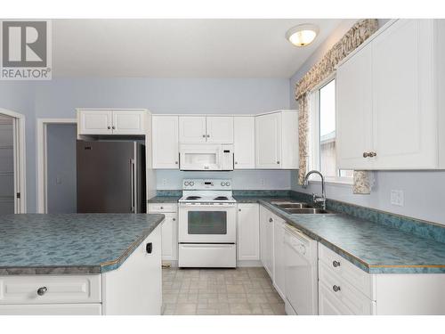 3360 Old Okanagan Highway Unit# 142 Lot# Strata Lot, West Kelowna, BC - Indoor Photo Showing Kitchen With Double Sink