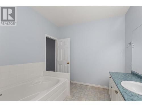 3360 Old Okanagan Highway Unit# 142 Lot# Strata Lot, West Kelowna, BC - Indoor Photo Showing Bathroom