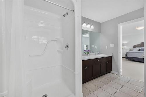 44 Chamomile Drive, Hamilton, ON - Indoor Photo Showing Bathroom