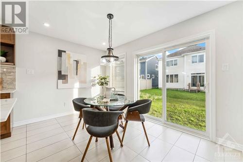 124 Cranesbill Road, Ottawa, ON - Indoor Photo Showing Dining Room