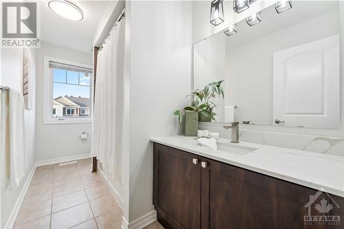 124 Cranesbill Road, Ottawa, ON - Indoor Photo Showing Bathroom
