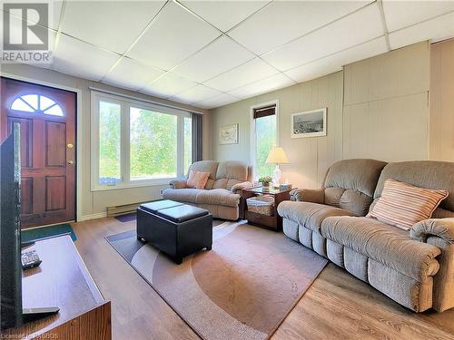 132 Maple Drive, Northern Bruce Peninsula, ON - Indoor Photo Showing Living Room