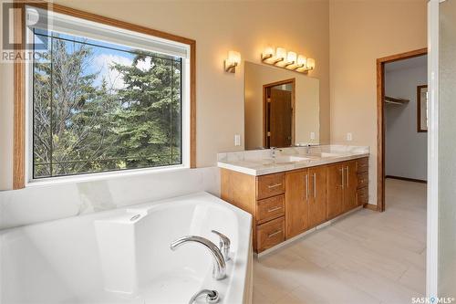 6225 Central Avenue, Saskatoon, SK - Indoor Photo Showing Bathroom