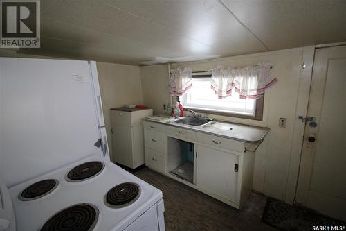 594 2Nd Street E, Shaunavon, SK - Indoor Photo Showing Laundry Room