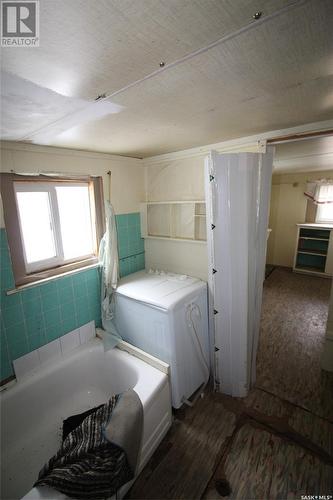 594 2Nd Street E, Shaunavon, SK - Indoor Photo Showing Laundry Room