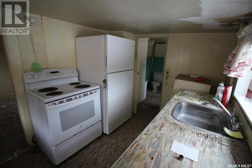 594 2Nd Street E, Shaunavon, SK - Indoor Photo Showing Kitchen