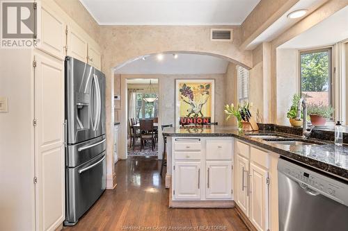 7505 Riverside Drive East, Windsor, ON - Indoor Photo Showing Kitchen