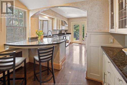 7505 Riverside Drive East, Windsor, ON - Indoor Photo Showing Kitchen