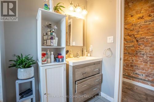 165 Emerald Street N, Hamilton, ON - Indoor Photo Showing Bathroom