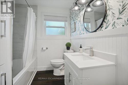 16 Church Street, Hamilton (Waterdown), ON - Indoor Photo Showing Bathroom