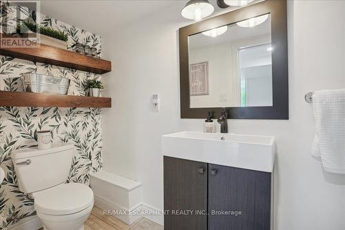 16 Church Street, Hamilton (Waterdown), ON - Indoor Photo Showing Bathroom