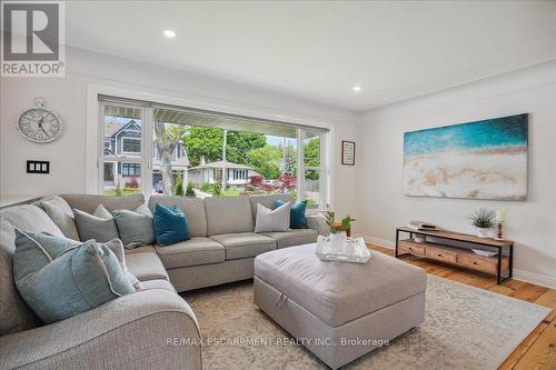 16 Church Street, Hamilton (Waterdown), ON - Indoor Photo Showing Living Room