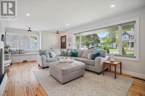 16 Church Street, Hamilton (Waterdown), ON - Indoor Photo Showing Living Room