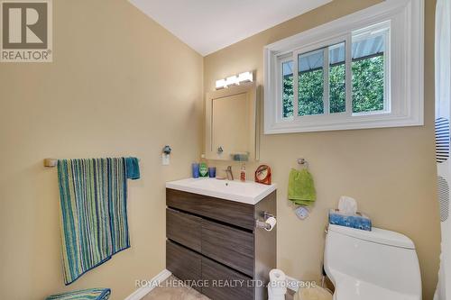 8 - 15 Winchester Drive N, Greater Napanee, ON - Indoor Photo Showing Bathroom