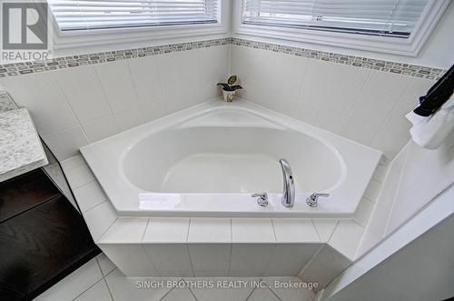 23 Timber Creek Crescent, Cambridge, ON - Indoor Photo Showing Bathroom