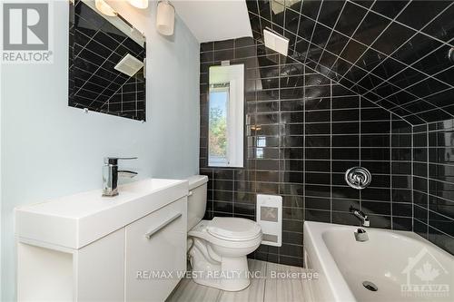 538 Mutual Street, Ottawa, ON - Indoor Photo Showing Bathroom