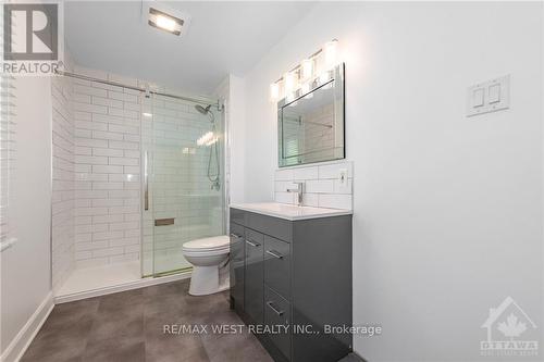 538 Mutual Street, Ottawa, ON - Indoor Photo Showing Bathroom