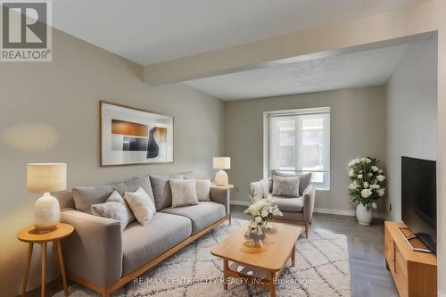 52 - 25 Erica Crescent, London, ON - Indoor Photo Showing Living Room