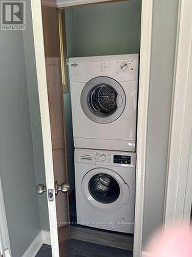 37 Welbourn Drive, Hamilton, ON - Indoor Photo Showing Laundry Room