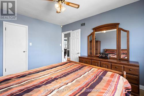 11 Meadowvale Drive, St. Catharines, ON - Indoor Photo Showing Bedroom