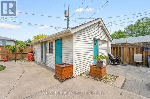 11 Meadowvale Drive, St. Catharines, ON - Outdoor With Exterior