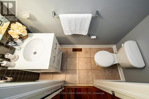 2216 Lapsley Crescent, Oakville, ON - Indoor Photo Showing Bathroom