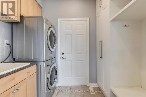 2216 Lapsley Crescent, Oakville, ON - Indoor Photo Showing Laundry Room