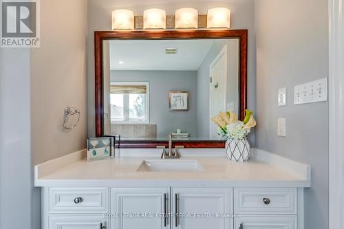 2216 Lapsley Crescent, Oakville, ON - Indoor Photo Showing Bathroom