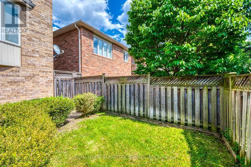 2216 Lapsley Crescent, Oakville, ON - Outdoor