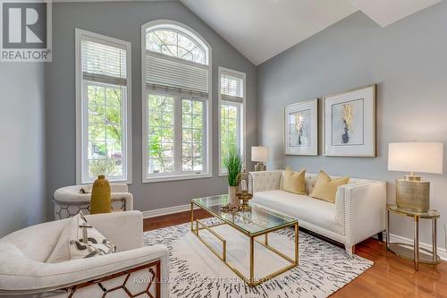 2216 Lapsley Crescent, Oakville, ON - Indoor Photo Showing Living Room