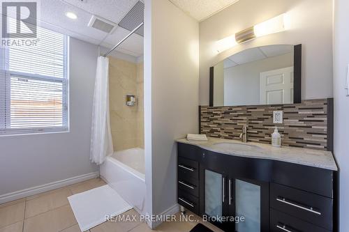 4511 Queen Street, Niagara Falls, ON - Indoor Photo Showing Bathroom