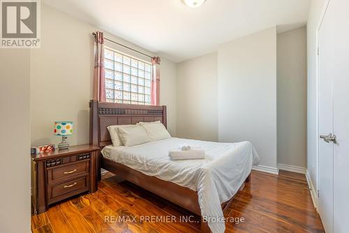 4511 Queen Street, Niagara Falls, ON - Indoor Photo Showing Bedroom