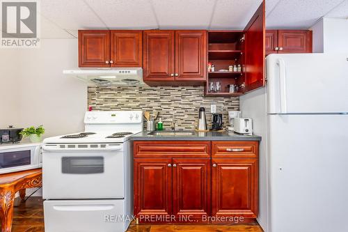 4511 Queen Street, Niagara Falls, ON - Indoor Photo Showing Kitchen