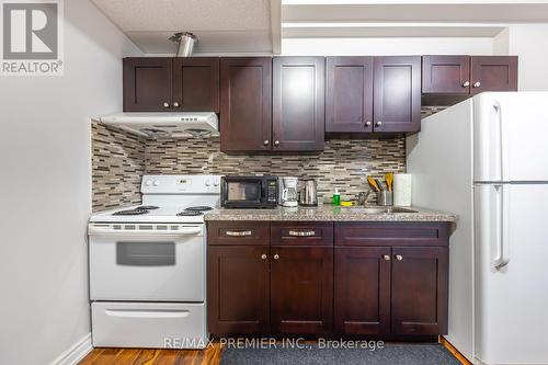 4511 Queen Street, Niagara Falls, ON - Indoor Photo Showing Kitchen