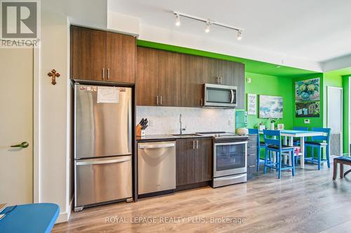 214 - 210 Sabina Drive, Oakville, ON - Indoor Photo Showing Kitchen