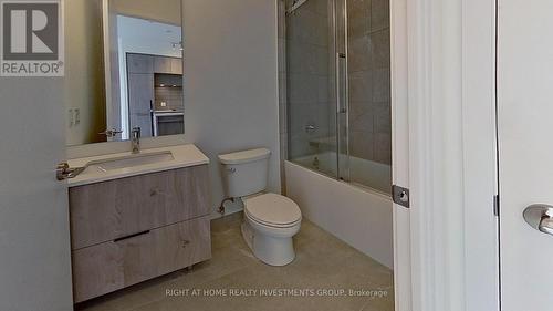 833 - 2 David Eyer Road, Richmond Hill, ON - Indoor Photo Showing Bathroom