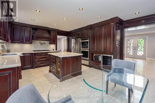 35 Lorengate Place, Vaughan (Islington Woods), ON - Indoor Photo Showing Kitchen With Upgraded Kitchen