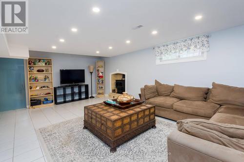 35 Lorengate Place, Vaughan (Islington Woods), ON - Indoor Photo Showing Living Room